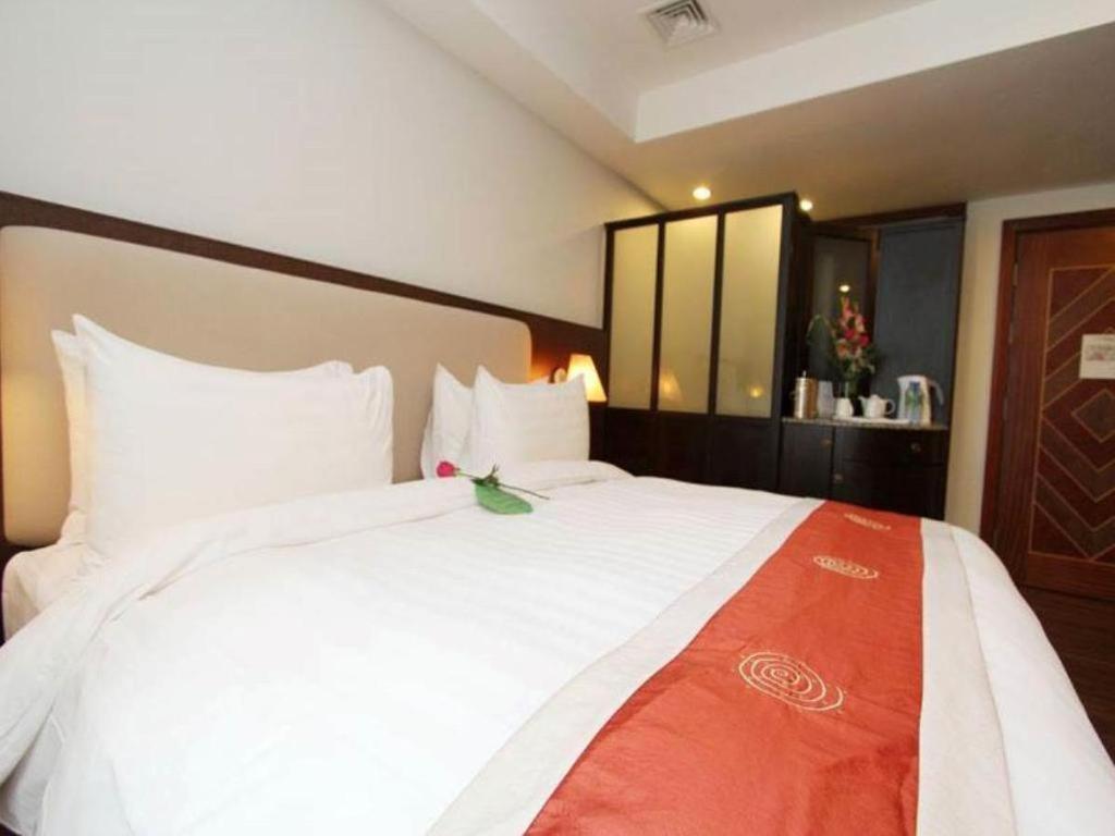Plaza Sutera Biru Hotel Kuala Belait Extérieur photo