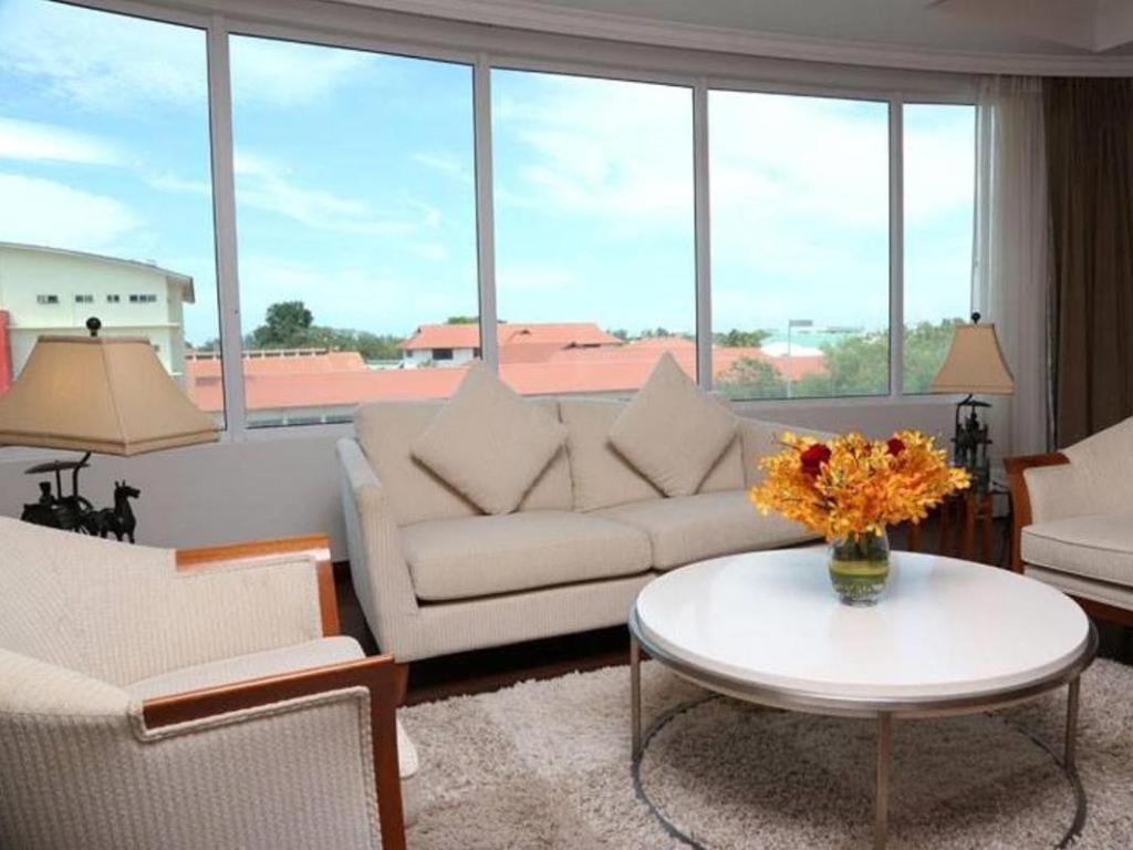 Plaza Sutera Biru Hotel Kuala Belait Extérieur photo