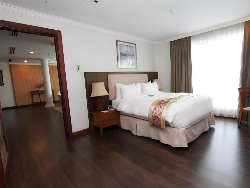 Plaza Sutera Biru Hotel Kuala Belait Extérieur photo