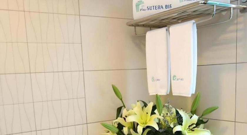 Plaza Sutera Biru Hotel Kuala Belait Extérieur photo