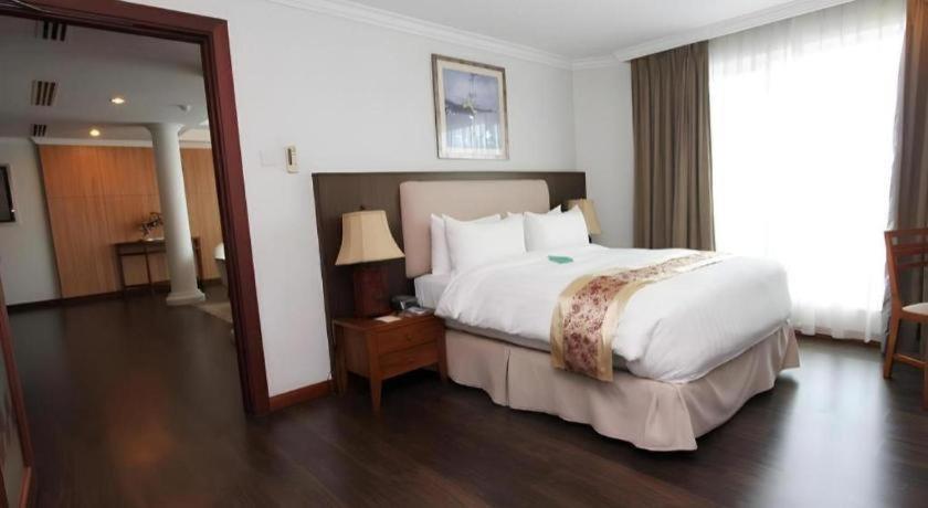 Plaza Sutera Biru Hotel Kuala Belait Extérieur photo