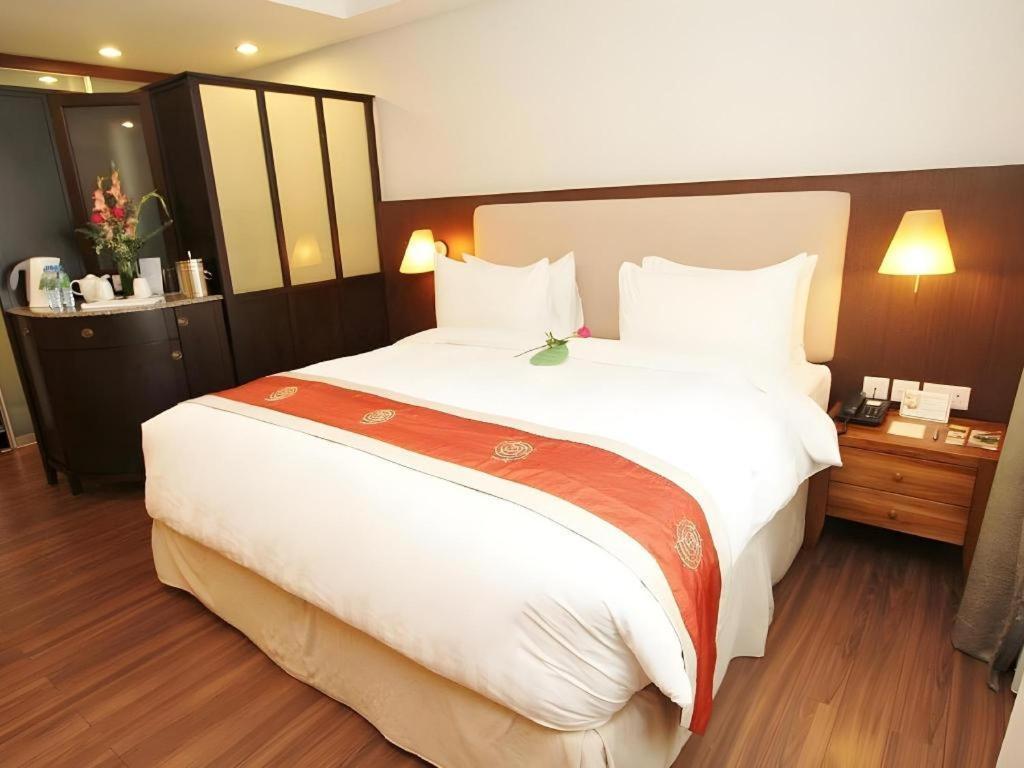 Plaza Sutera Biru Hotel Kuala Belait Extérieur photo