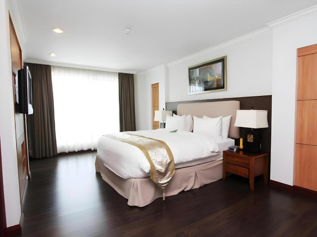 Plaza Sutera Biru Hotel Kuala Belait Extérieur photo
